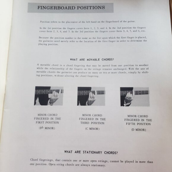 Ronny Lee Guitar Chord Dictionary Over1500 Chords Diagrams & Musical Notations - Picture 4 of 5